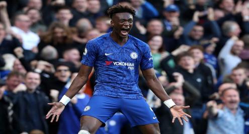 تقرير.. بعد إعجاب سواريز.. هل يصبح أبراهام هدفا لخلافته في برشلونة؟